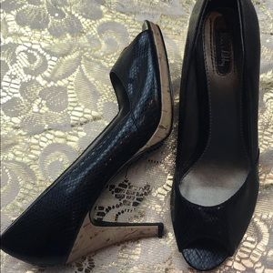 Sam & Libby black snakeskin leather heels